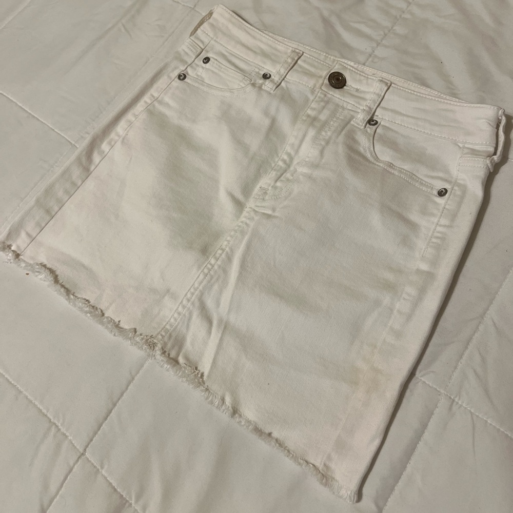 American Eagle Hi-Rise Mini White Denim Stretch Skirt Women’s 4